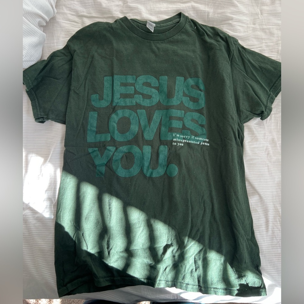 Jesus loves you T-Shirt